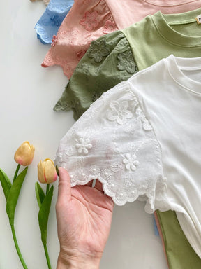 Blusa de Algodão/Malha com Bordado em Alto-Relevo